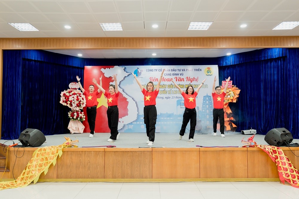 Nhảy dân vũ Việt Nam ơi - Phòng Kế hoạch kinh doanh